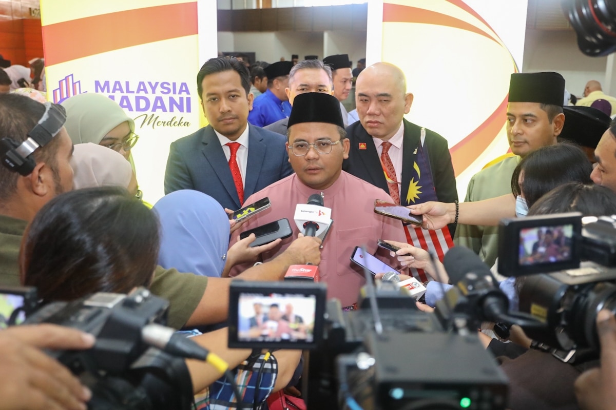 Govt must empower people, not make populist moves, says MB