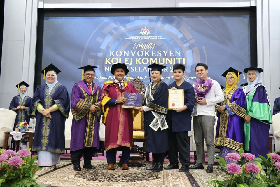 Nenek tiga cucu rangkul anugerah usahawan, cipta produk kosmetik