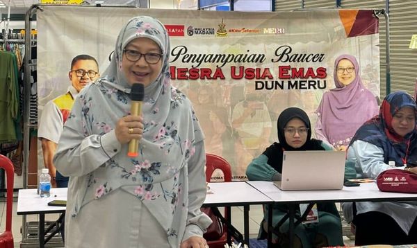 中路831办国庆庆典节目丰富 玛丽安有意每月办露天电影