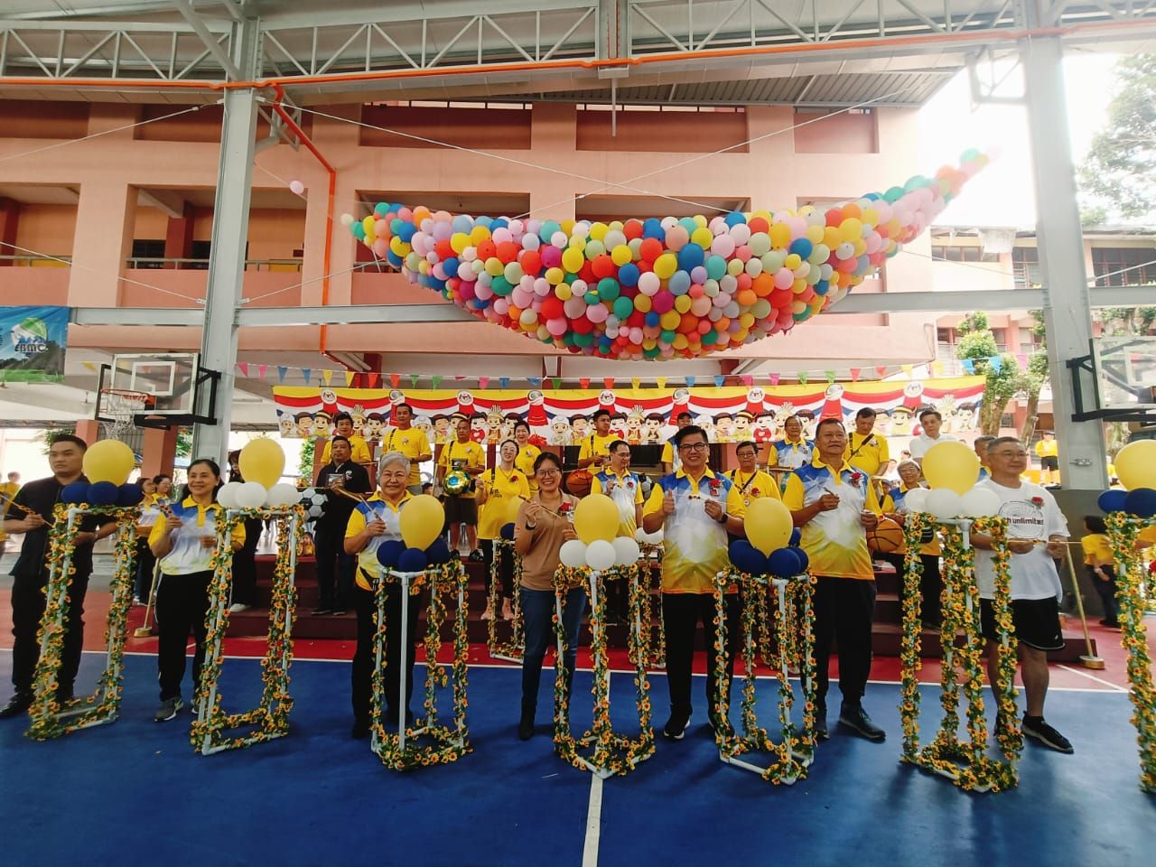 沙登一校综合体育中心今开幕  学生拥国际水准排球场和篮球场