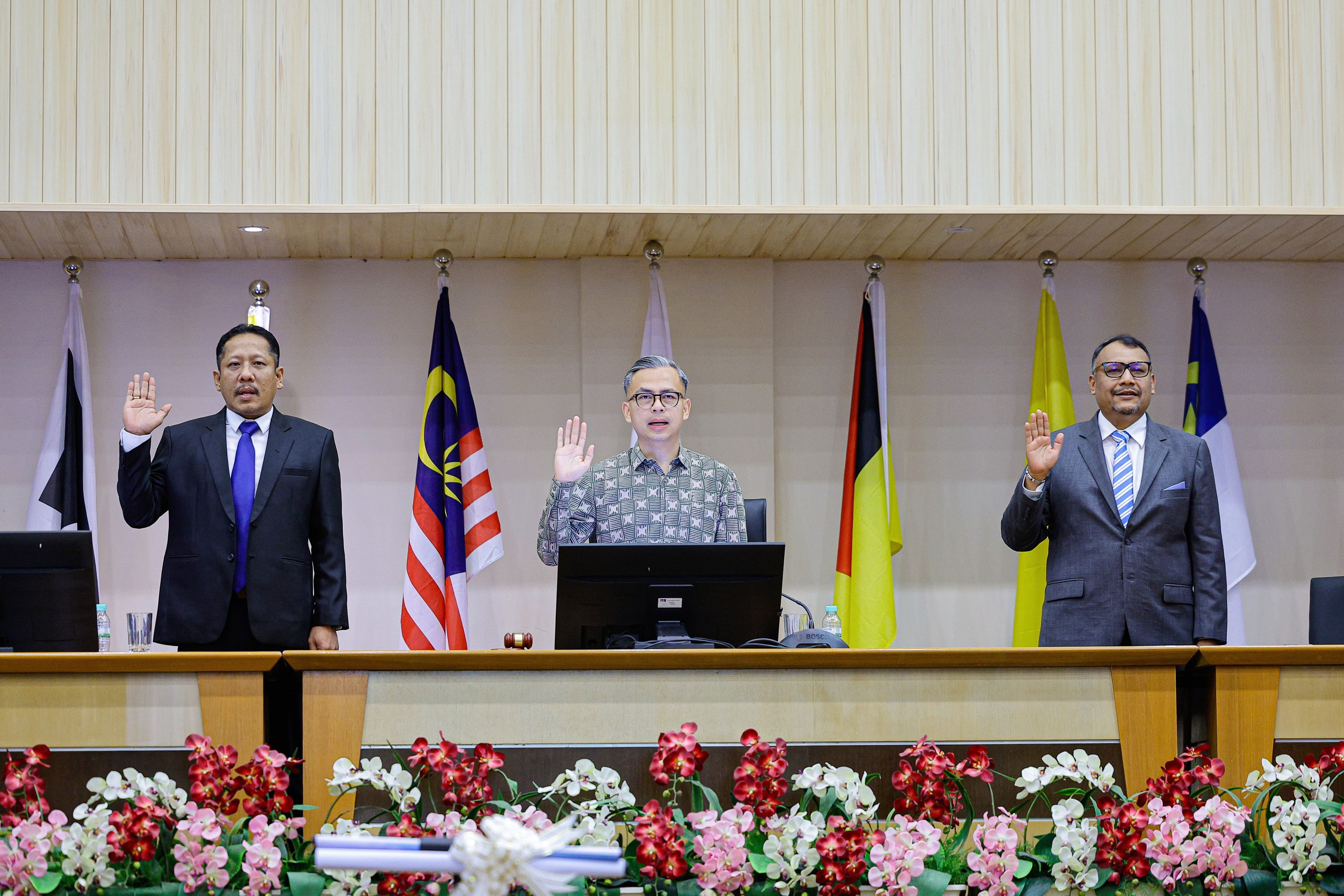 社媒平台表明愿获取执照  法米：无意关闭任何平台