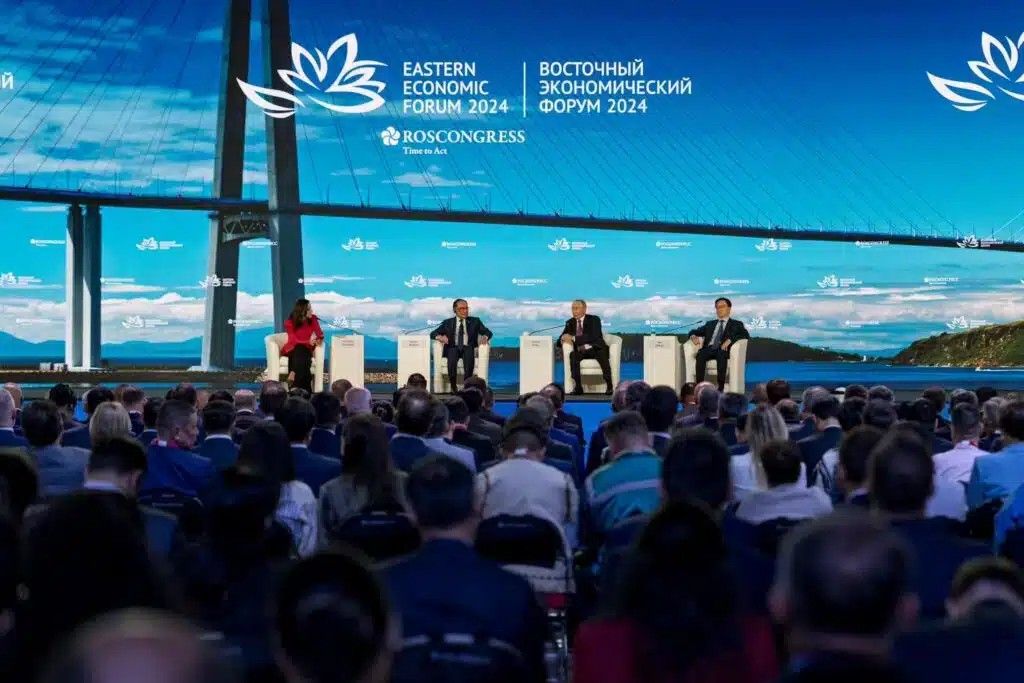 பிரதமர்  அன்வார்  அதிகமான ரஷ்ய நிறுவனங்களையும் சுற்றுலா பயணிகளையும்  எதிர் பார்க்கிறார்