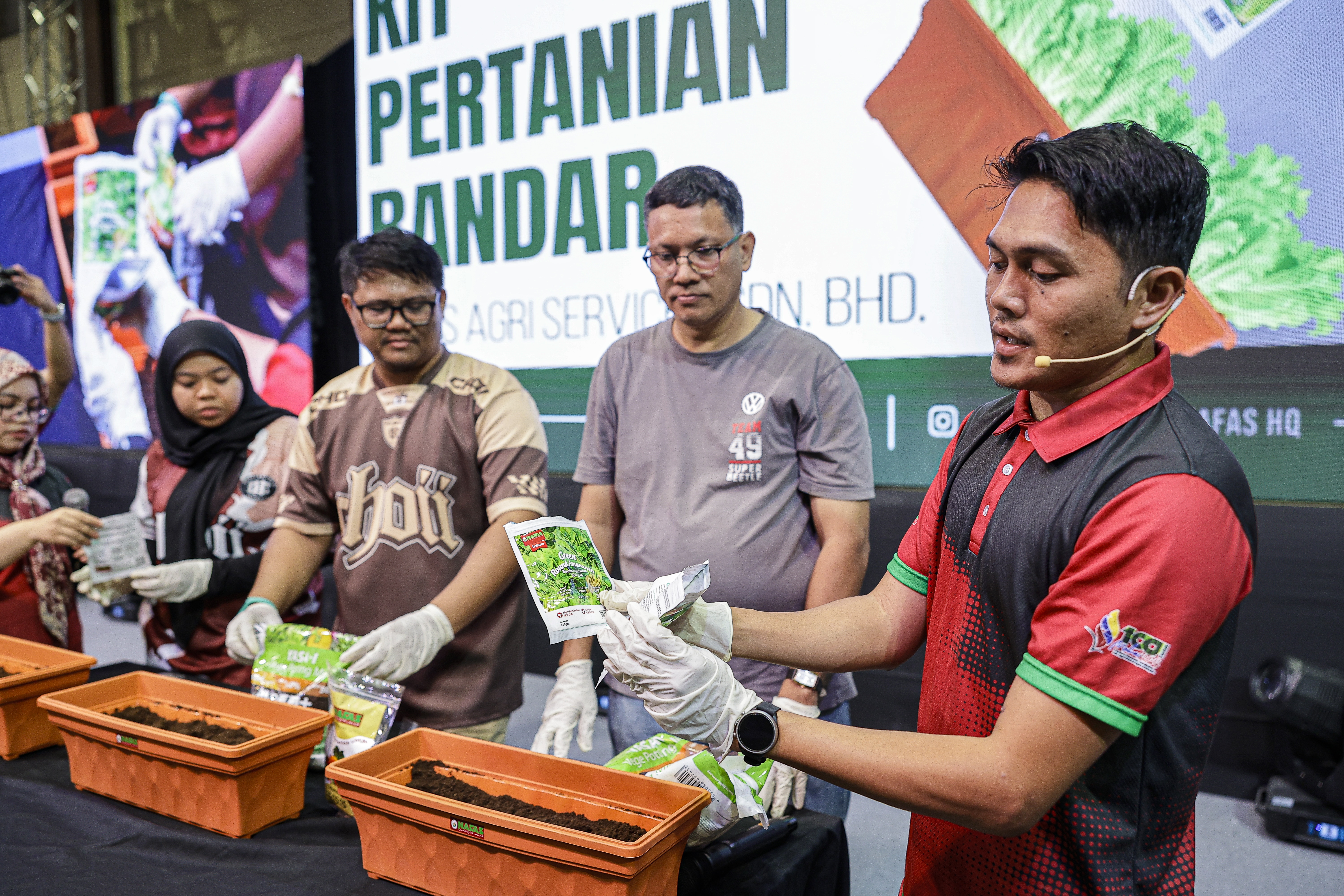 Tanam sayur di rumah menerusi kit pertanian bandar, empat kitaran tanaman