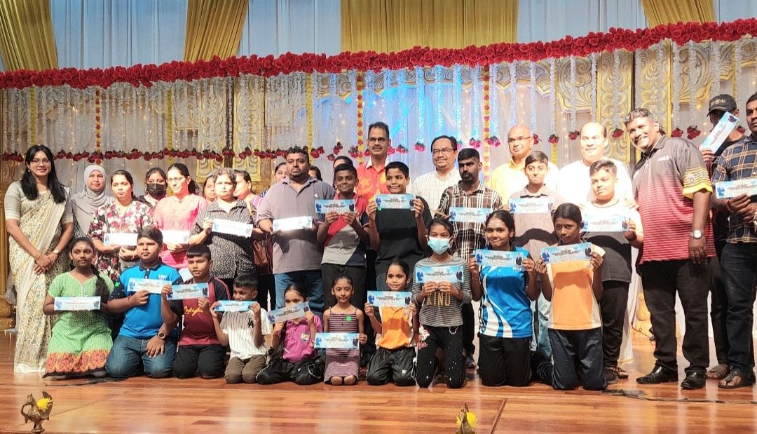 இவ்வாண்டு மாநிலத்திலுள்ள 3,426 தமிழ்ப்பள்ளி மாணவர்களுக்கு பேருந்து கட்டணமாக வெ.1,027,800 வழங்கப்பட்டது