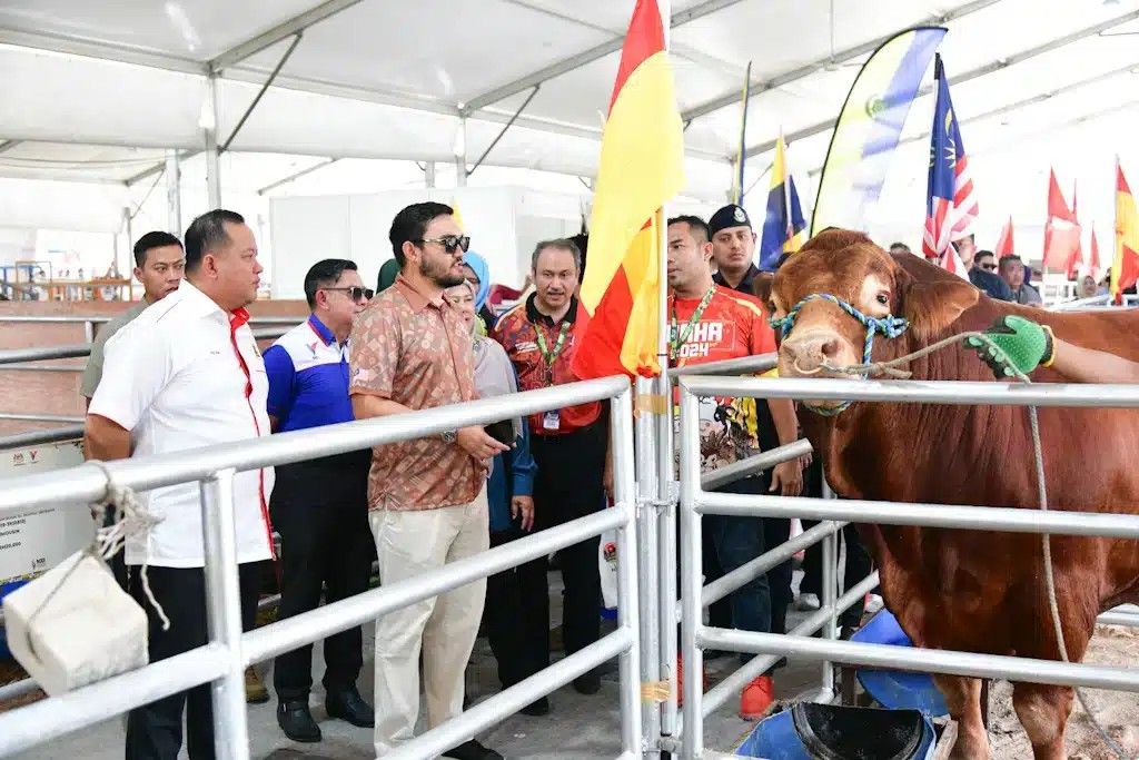 பெவிலியன் சிலாங்கூருக்கு ராஜா மூடா வருகை- மாநில வேளாண்  பொருகளைப் பார்வையிட்டார்