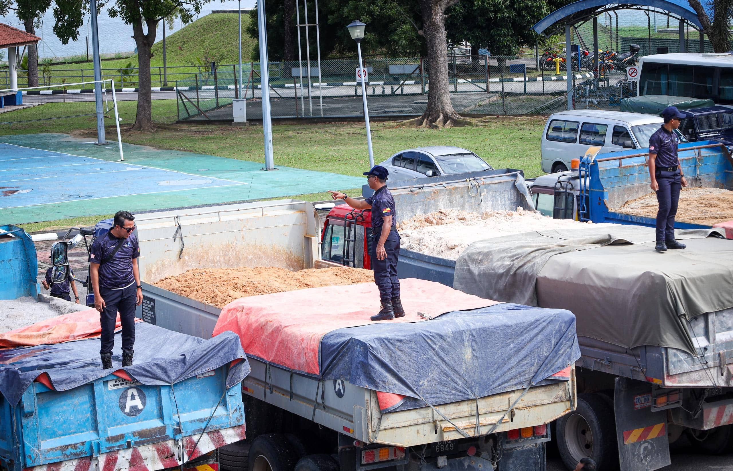 480 tan bahan batuan dianggar bernilai RM1 juta tanpa dokumen dirampas
