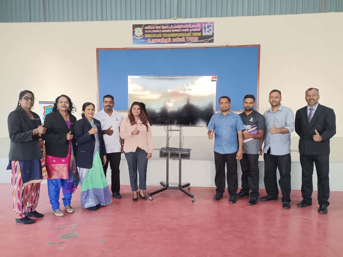 ரவாங், சுங்கை சோ தோட்டத் தமிழ்ப்பள்ளிக்கு உலு சிலாங்கூர் இந்திய கவுன்சிலர்கள் தொலைக்காட்சி அன்பளிப்பு