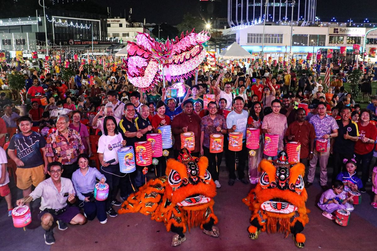 武吉加星汉服中秋嘉年华嗨翻天  各族融洽提灯共庆大马多元节庆