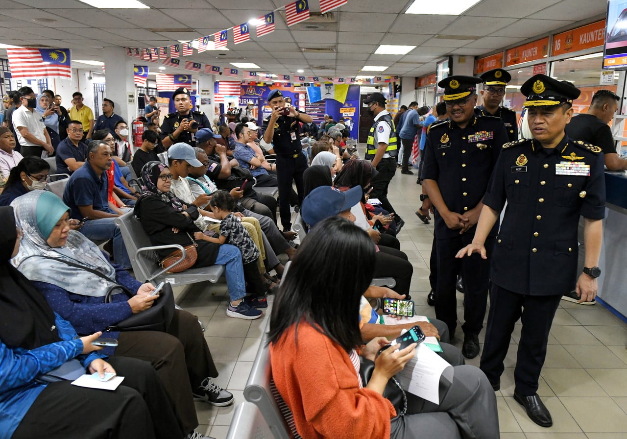 Pengarah, ketua cawangan kena tindakan jika kaunter JPJ banyak ditutup