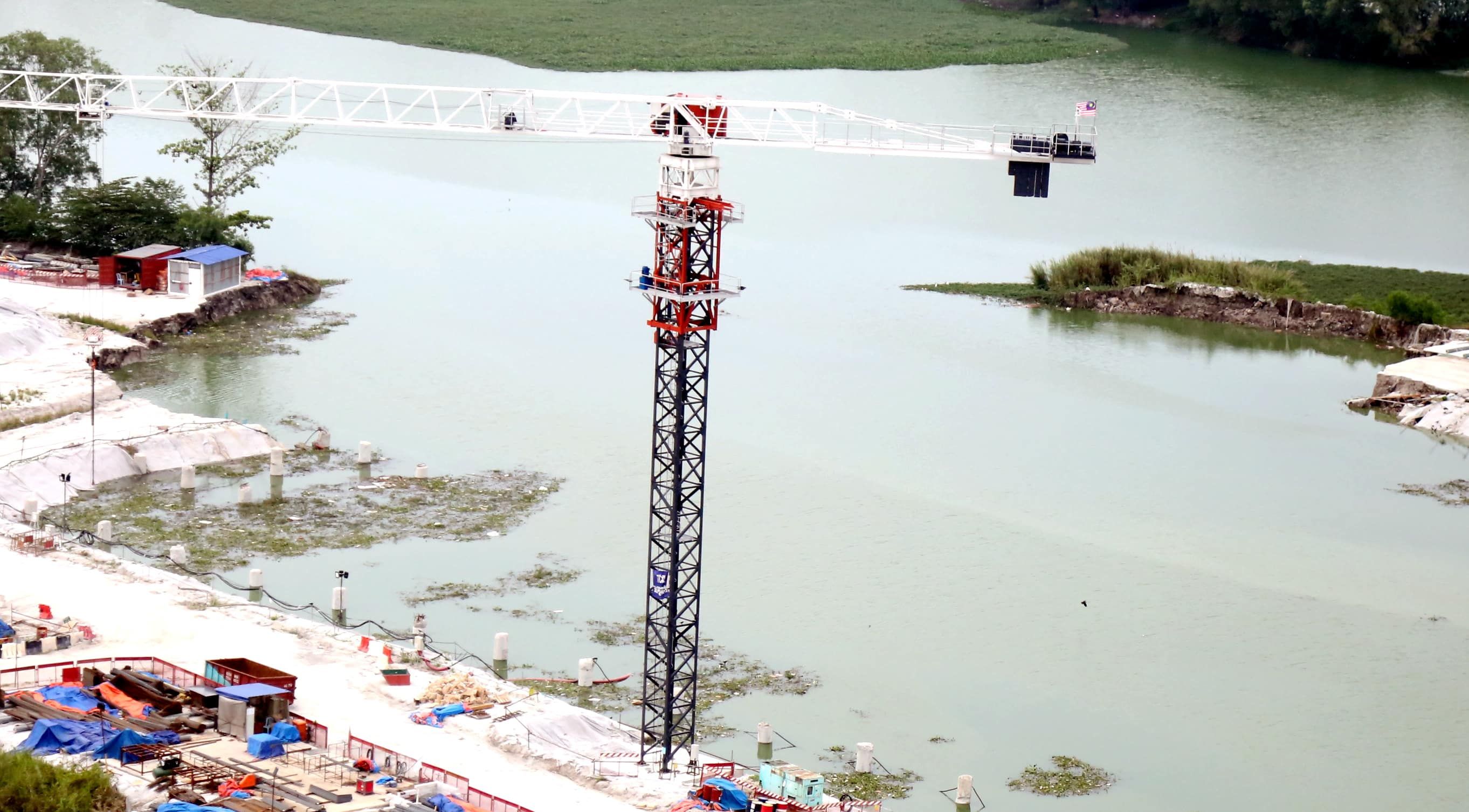 河堤崩塌致工地被淹  拉骚河滤水站或延迟竣工