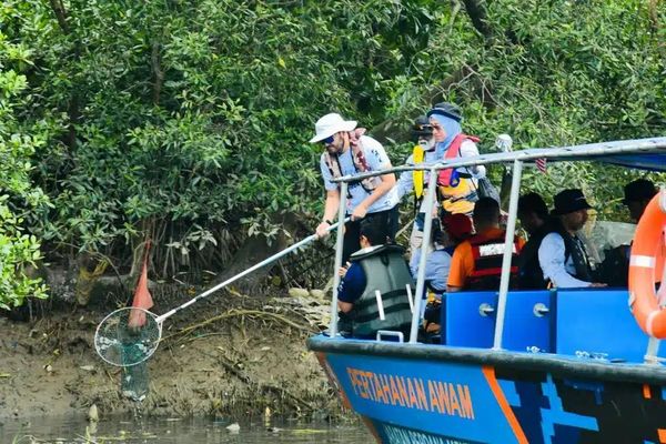 கிள்ளான் ஆற்றில் துப்புரவு இயக்கம்- ராஜா மூடா தலைமையில் 150 தன்னார்வலர்கள் பங்கேற்பு