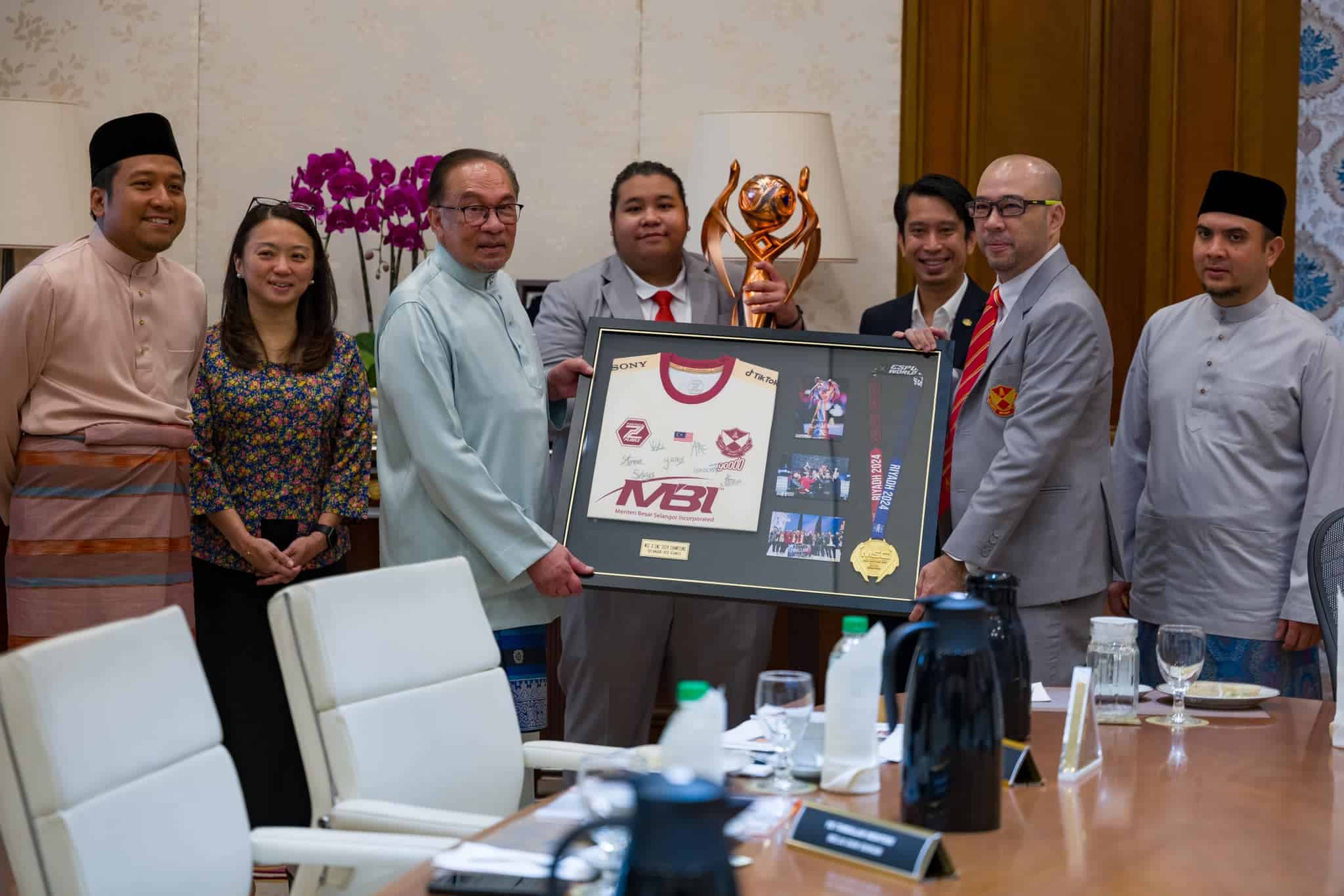 PM praises Selangor Red Giants for e-sports accomplishments