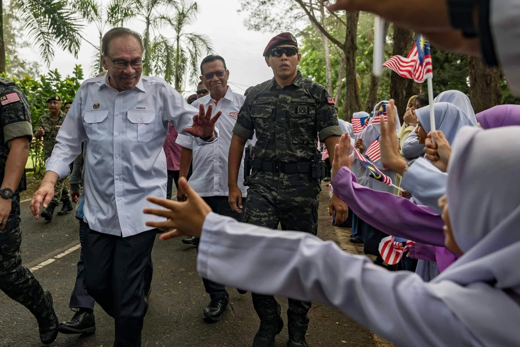 大马冀与全世界和睦相处  安华：任何国家不应施压