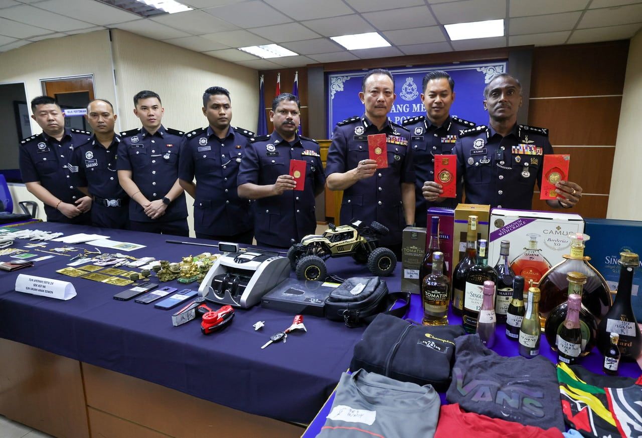 警方瓦解犯罪集团捕11男女  侦破柔州31宗破门行窃及抢劫案