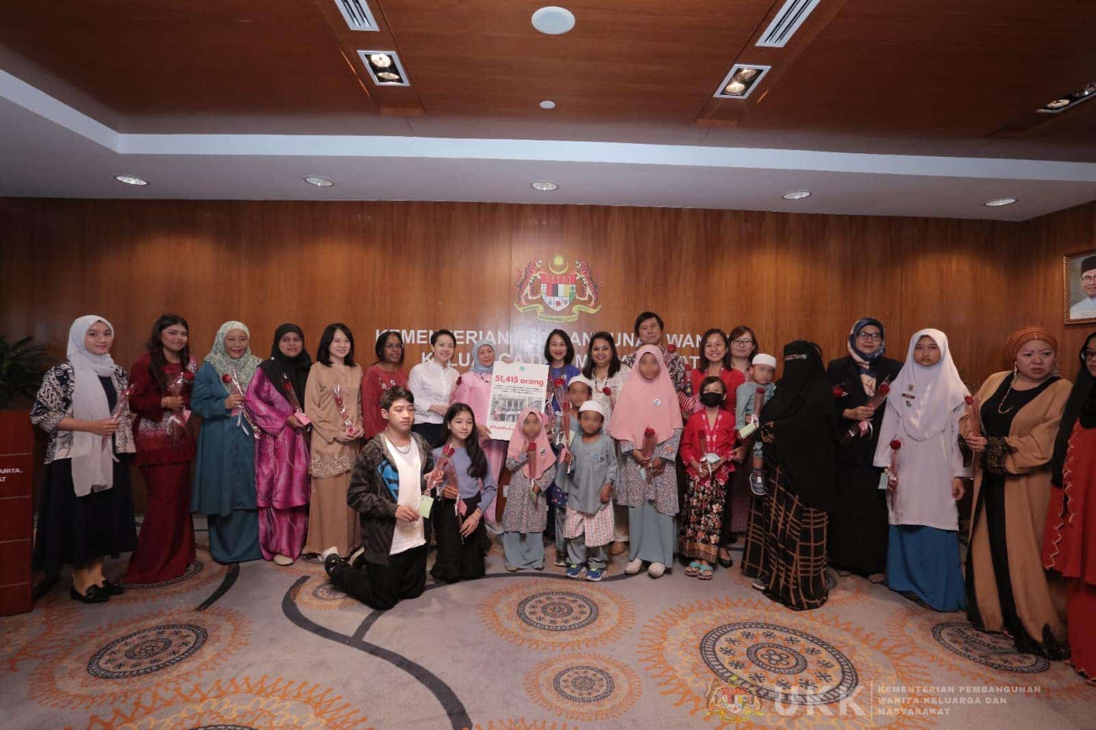 Citizenship: KPWKM receives petition advocating equal rights for Malaysian mothers