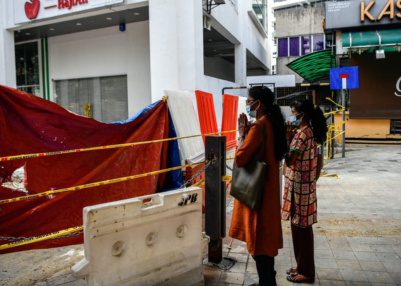 【首都地陷事故】坠坑失踪游客家属昨晚返回印度