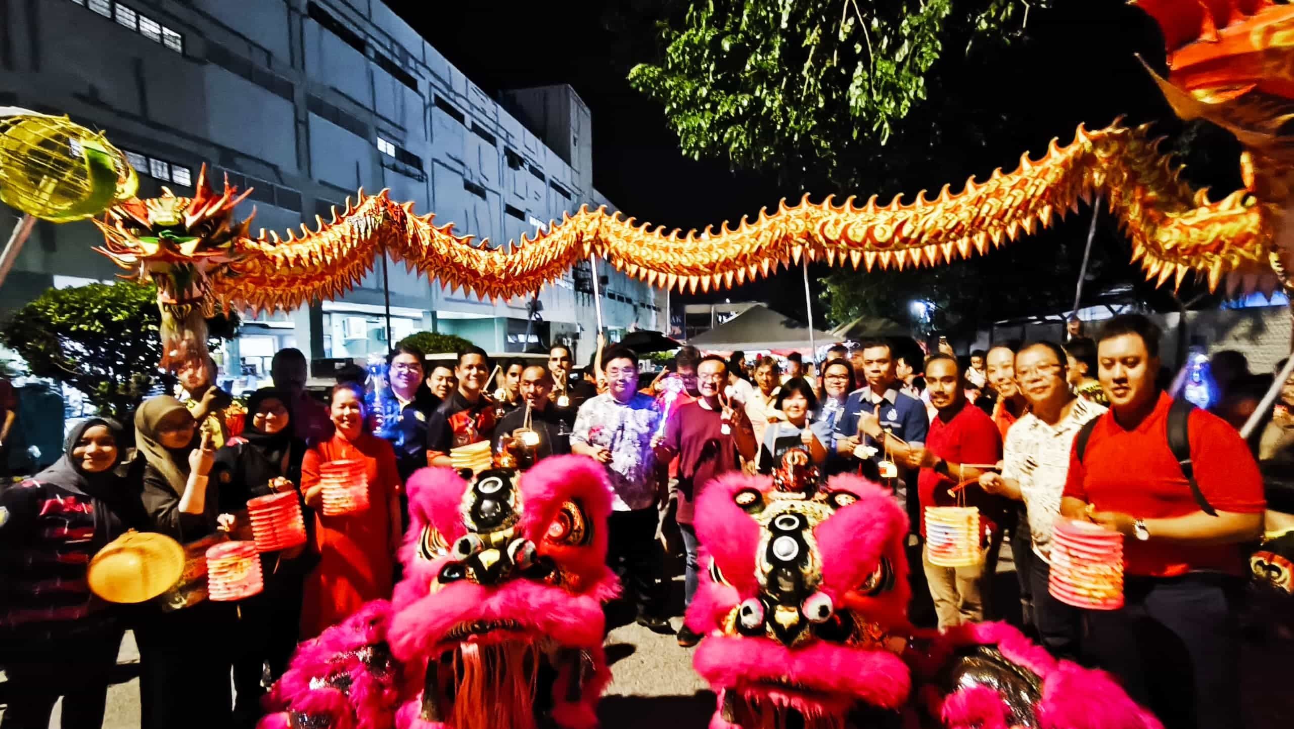 莲花苑中秋盛会人潮涌动 近2000人欢度佳节