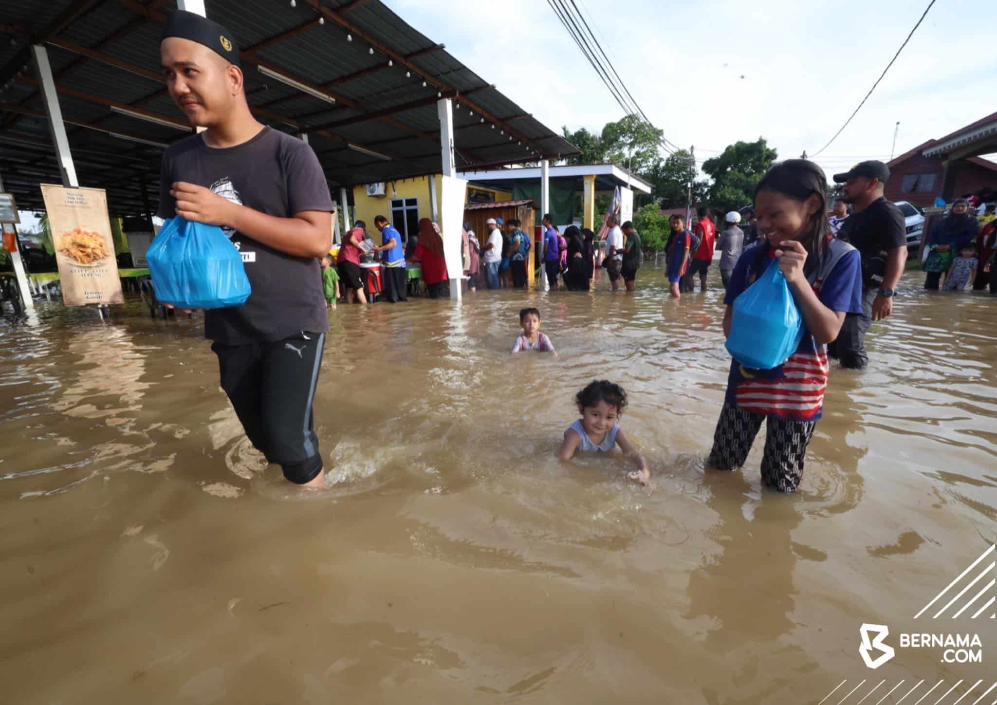 吉打水灾人数今早增至7478人 雪州保持101人