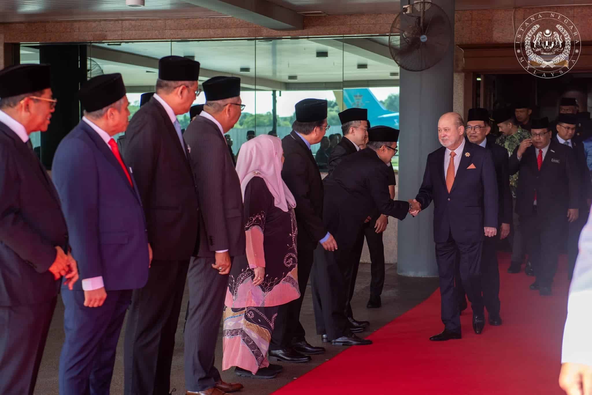 King arrives in China for maiden state visit