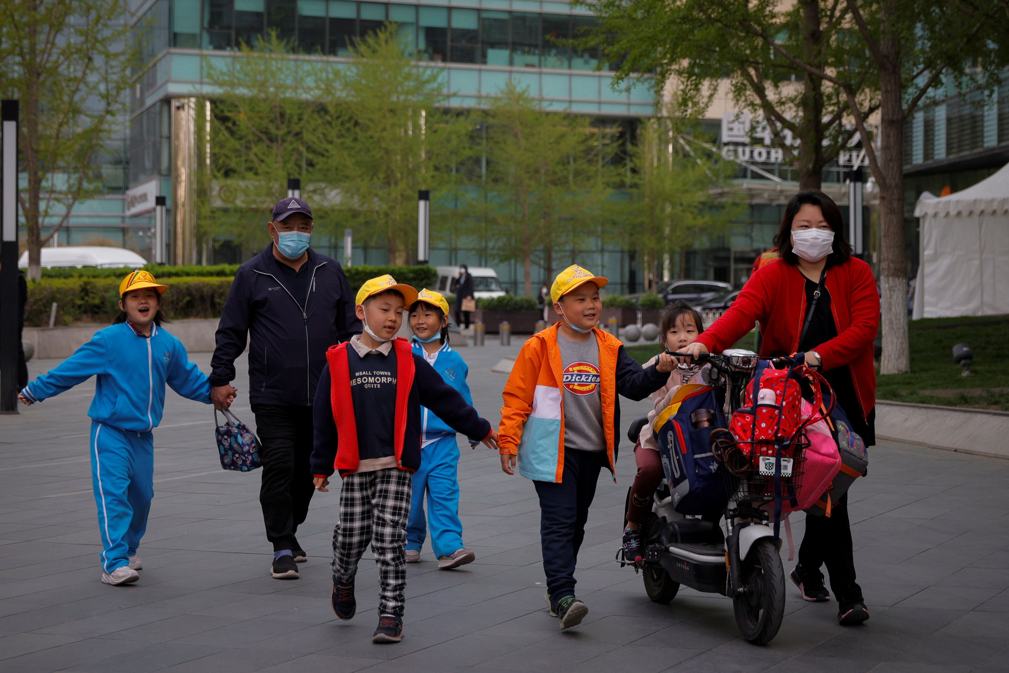 China halts foreign adoptions of its children