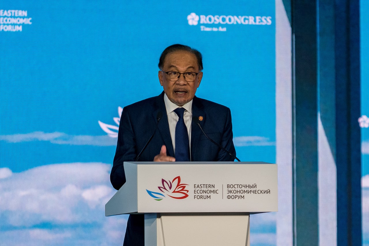 Malaysia does not condone unilateral sanctions but free trade — PM