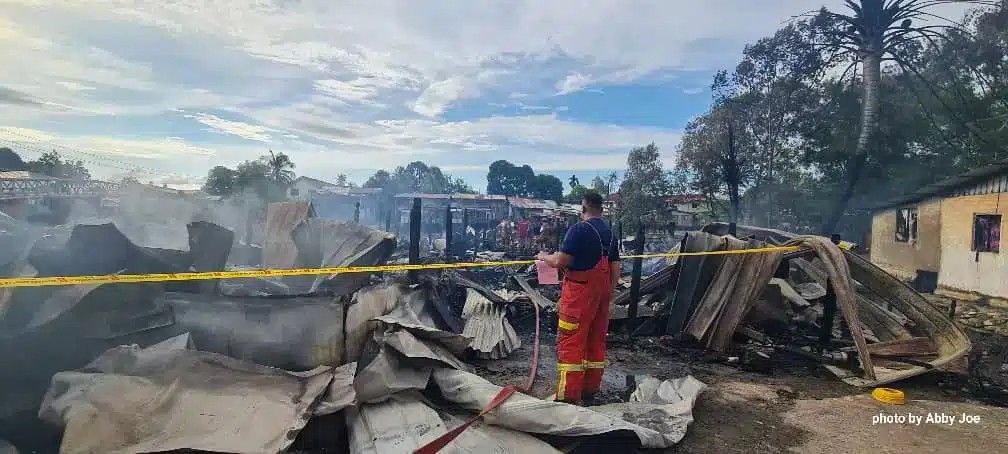 火灾烧毁3木屋  5儿童和青少年葬身火海