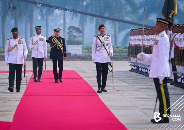 116 daripada 2,335 calon terima darjah kebesaran diketuai KSN, tapisan rapi, terperinci