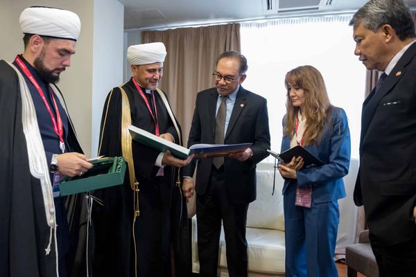 与俄罗斯穆斯林合作清真业 安华:促进两国关系共享价值