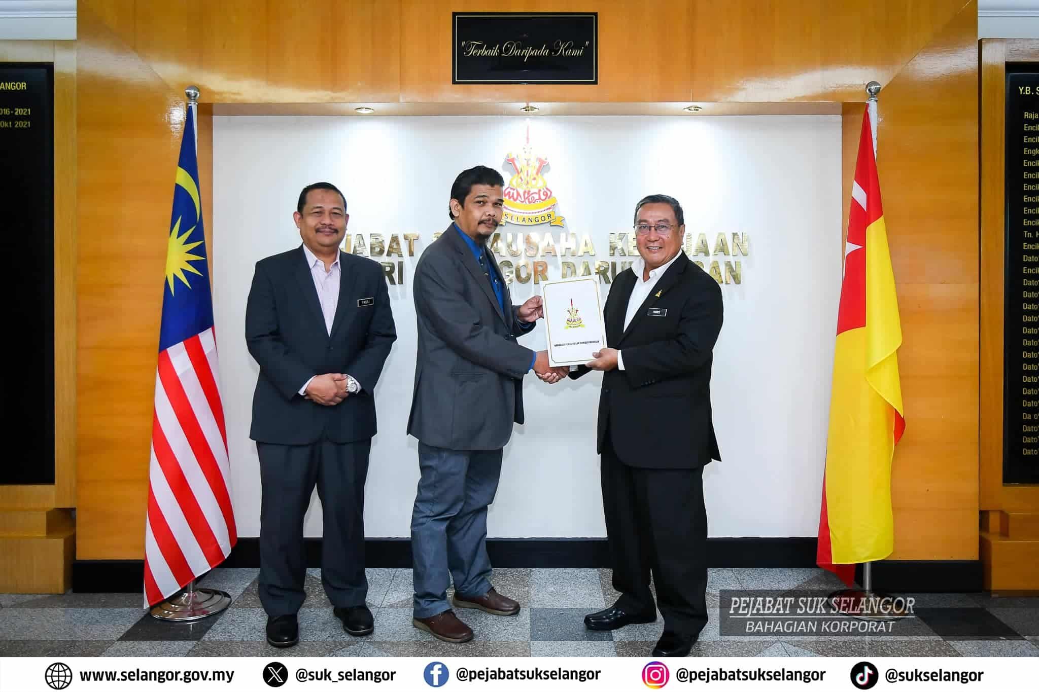 雪州新财政司莫哈末沙比里上任