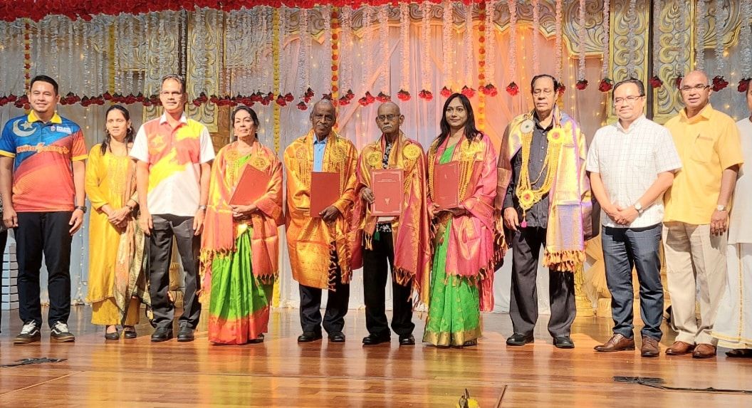 தமிழுக்கு தொண்டாற்றிய ஐவருக்கு நல்லாசிரியர் விருது- சிலாங்கூர் அரசு சார்பில் வழங்கப்பட்டது