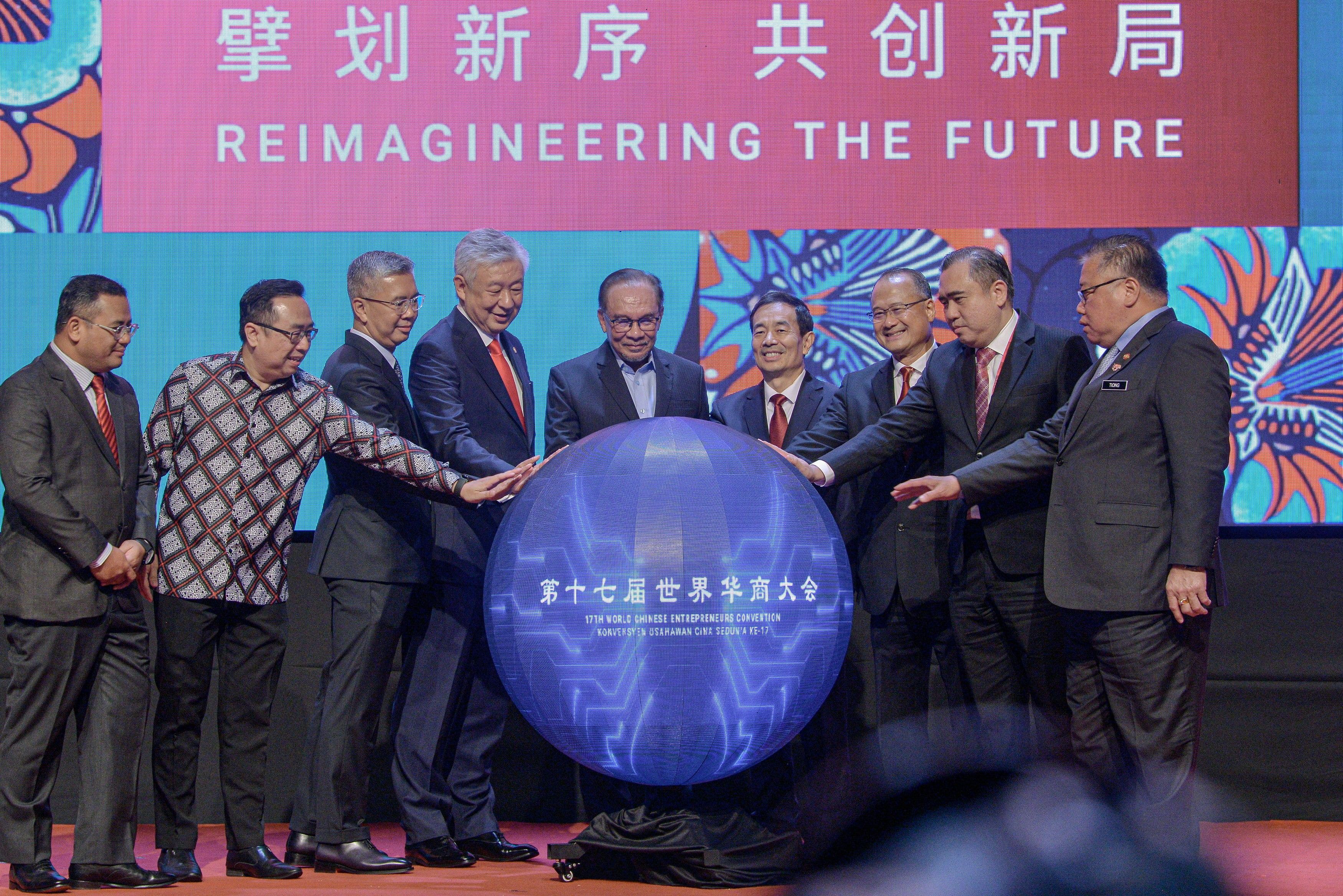 推动国家经济等各领域发展  安华肯定大马华社贡献良多