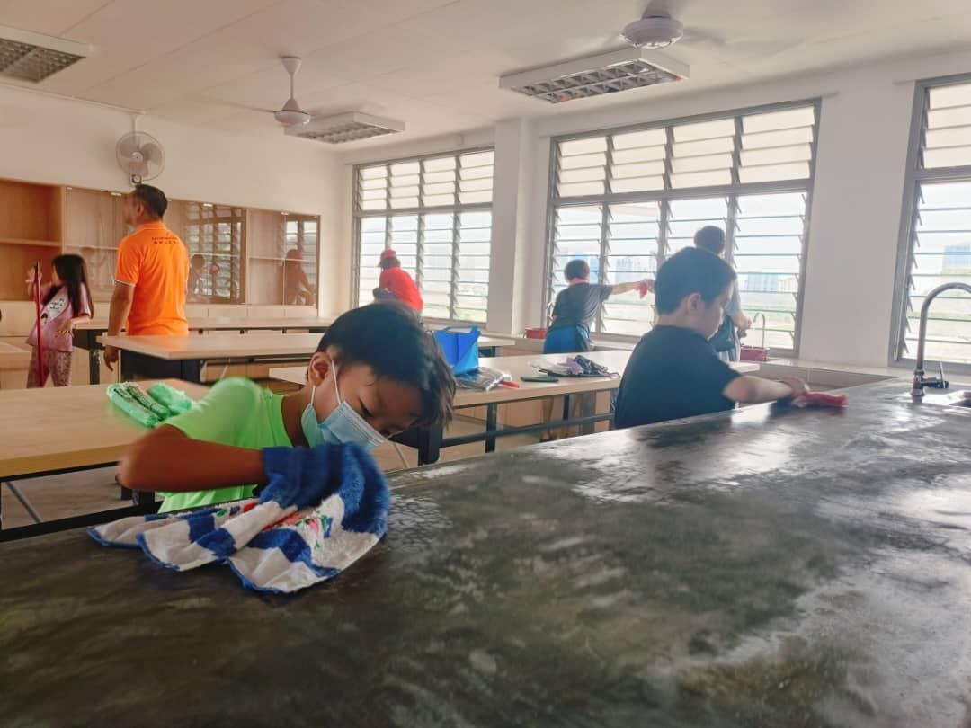 蒲种培明华小开课在即  逾80家长义工小朋友一起洗刷刷