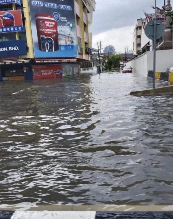 【巴生北区水灾】 豪雨遇涨潮引发闪电水灾  议员：增抽水泵.加强公民教育