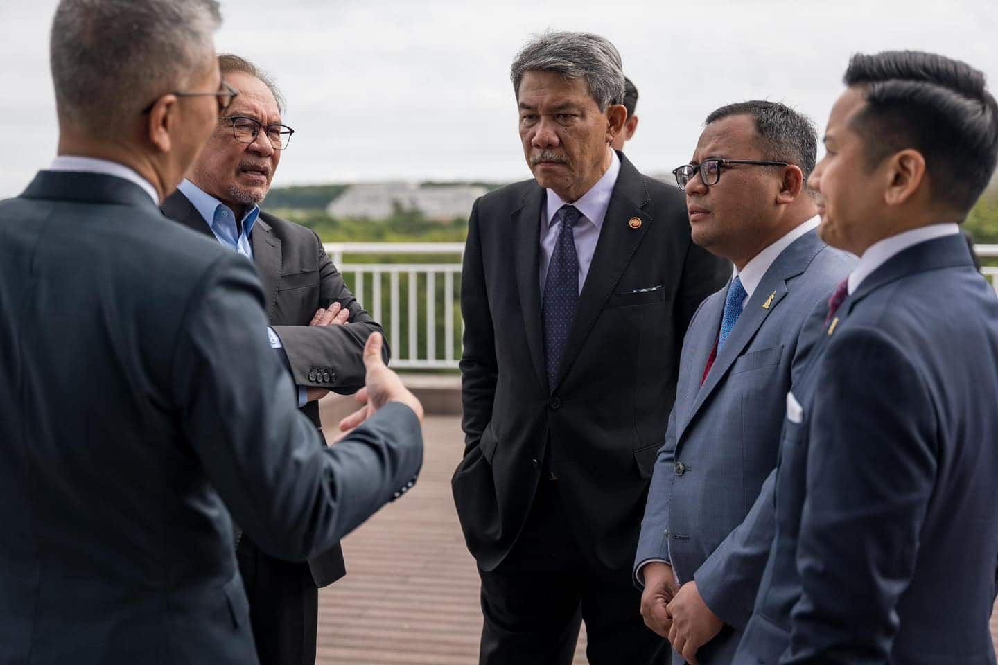 雪大臣随首相官访俄罗斯 积极参与会议促进双边关系