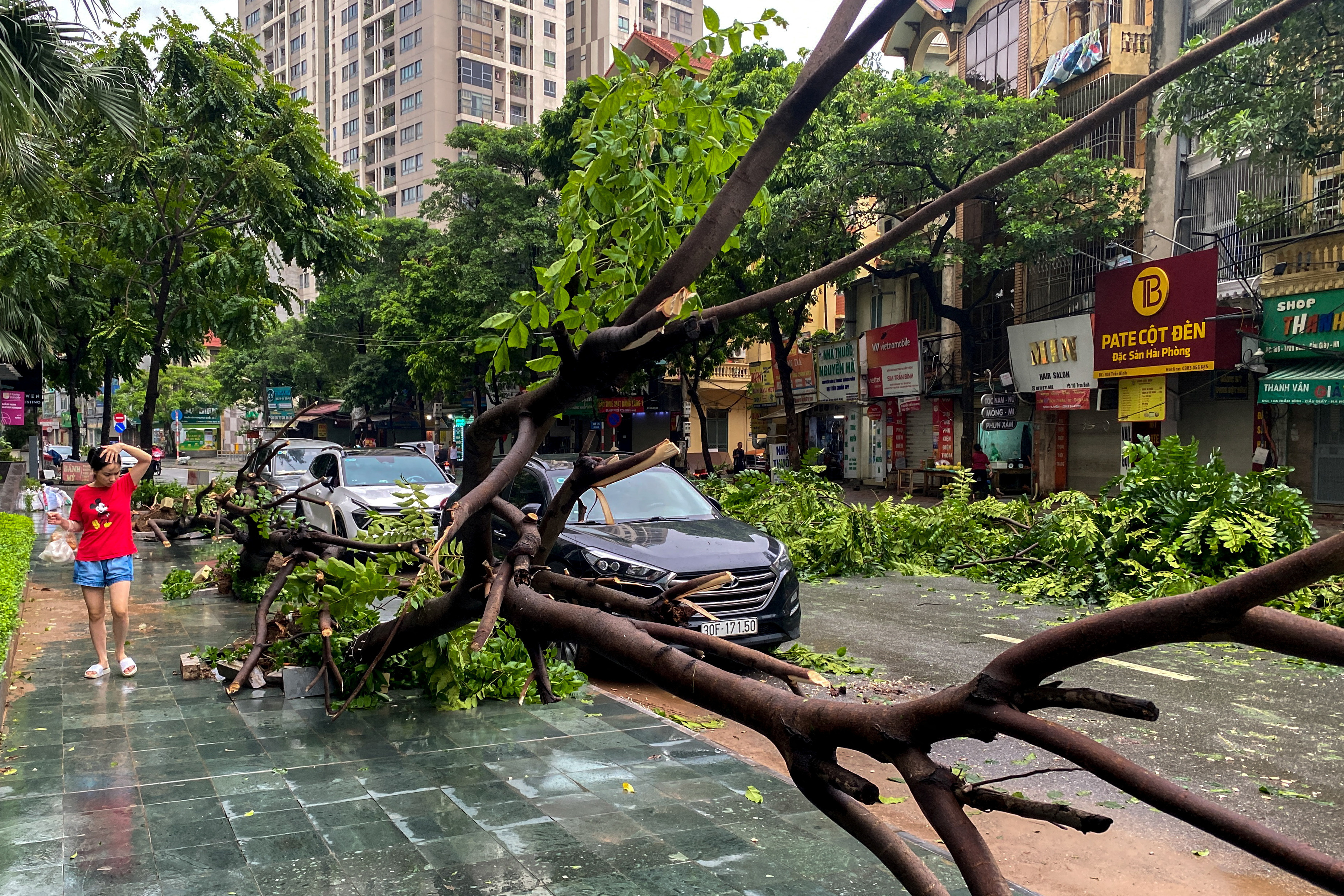 Vietnam death toll from Typhoon Yagi at 141 as Hanoi faces flood risk