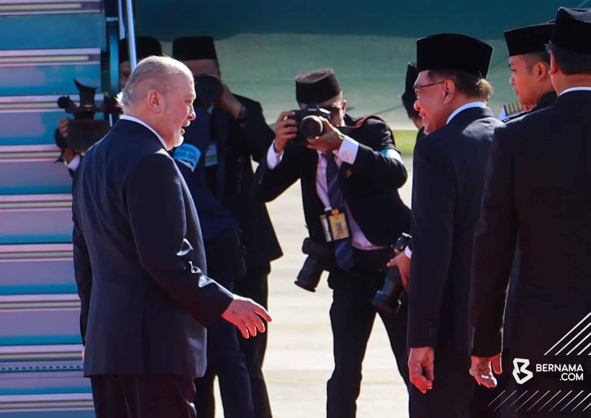 元首乘专机从梳邦启程访华  大使：马中殷盼的重大时刻