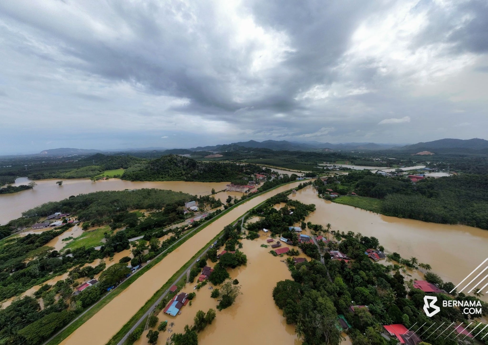 Bah jejas lebih 5,800 hektar tanaman padi, nilai kerugian RM32 juta