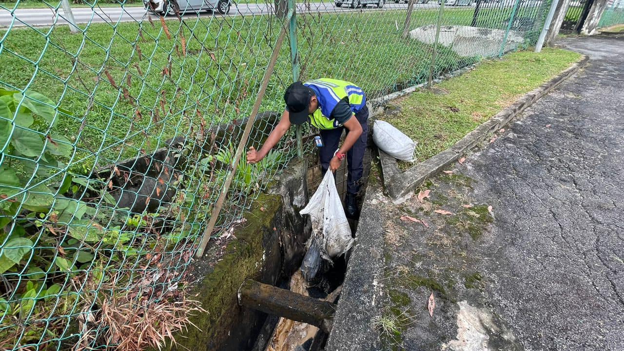 Luas conducts joint operation over Sg Kuang foam pollution