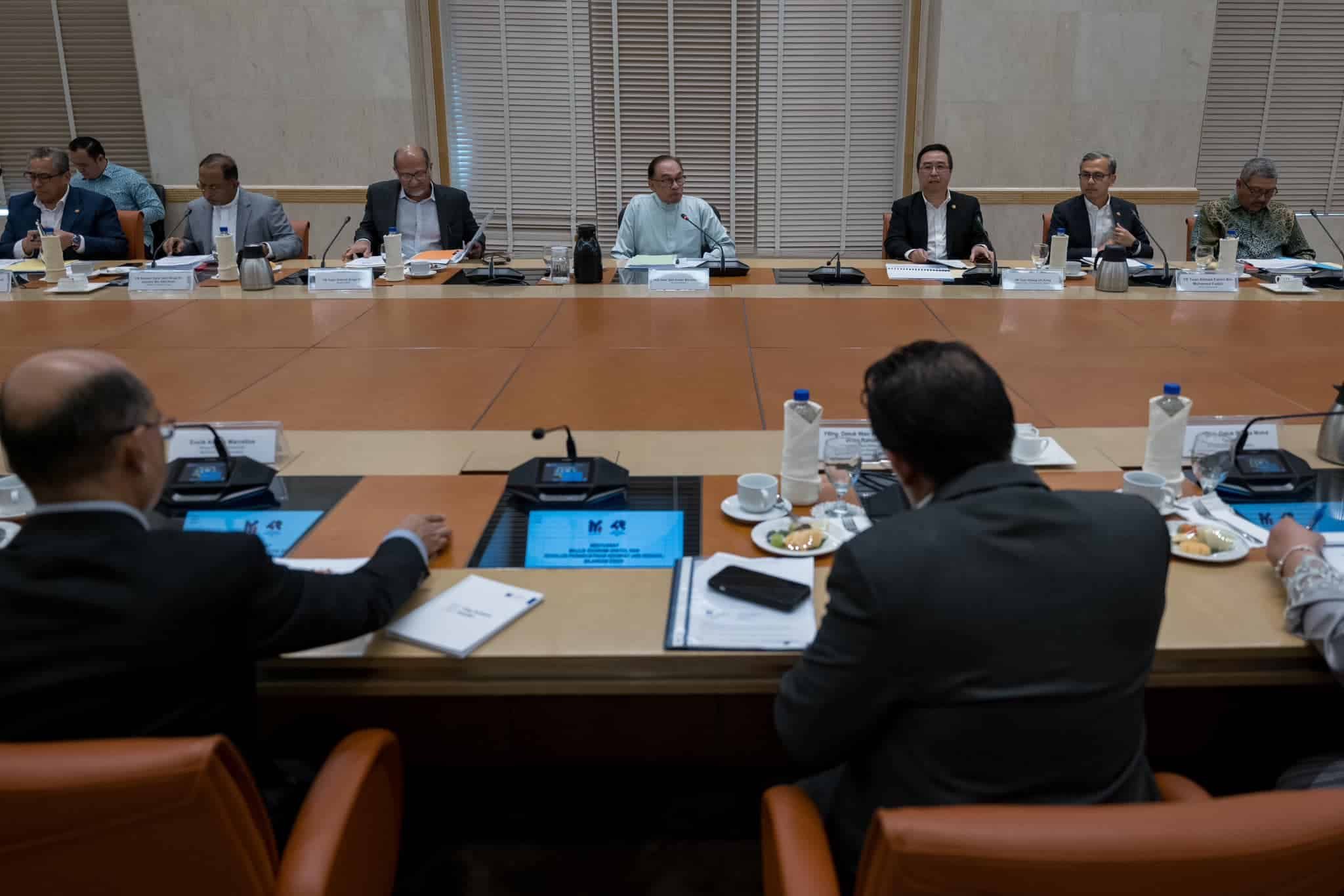 安华：政府在过去4年  批准1853亿令吉数码投资项目