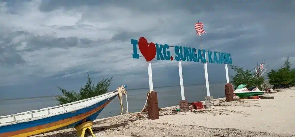 大涨潮海浪冲破瓜雪加影河堤坝 情况受控正在抢修中