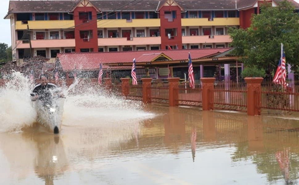 受灾学校获采用居家教学  支援队教导疏散中心学生