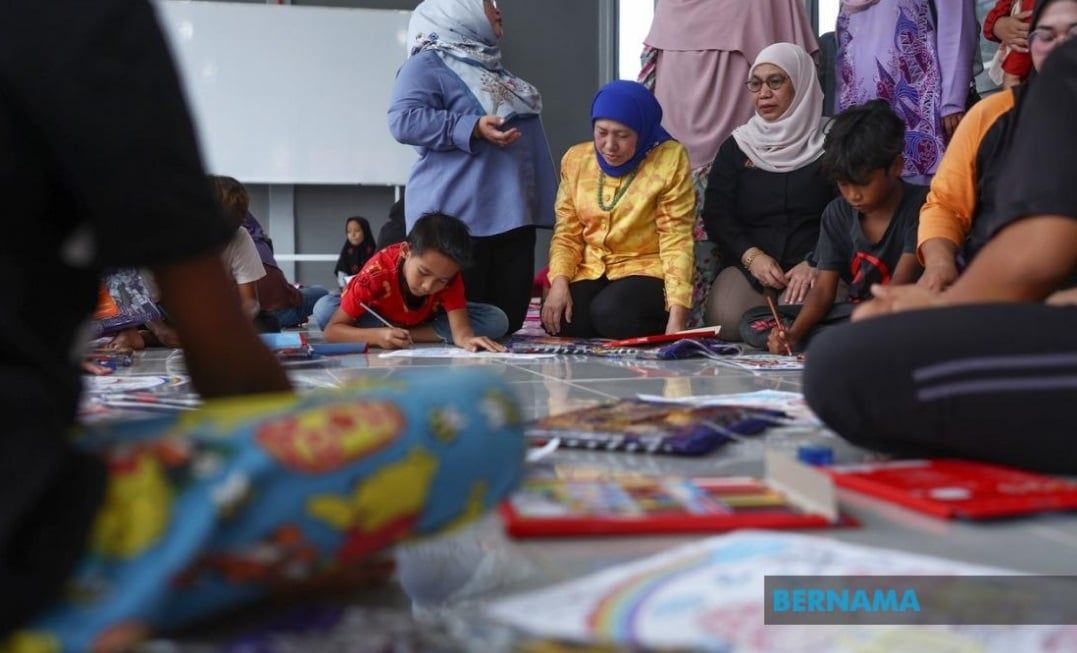 大马母亲传承国籍平等权  妇女部接传达心声请愿书