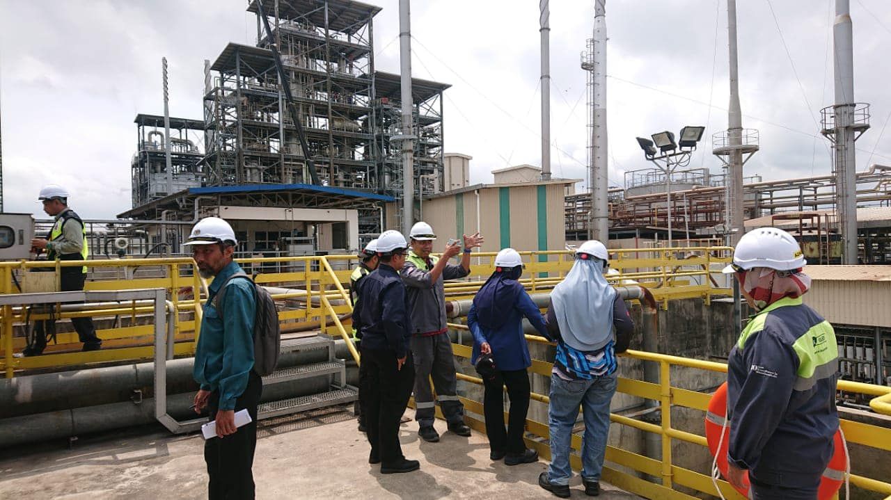 巴生市厅临检化学加工厂   确保占东河不受污染