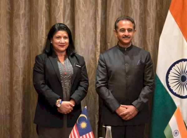 இந்திய இணை அமைச்சருடன் துணை அமைச்சர்கள் சரஸ்வதி, குலசேகரன் சந்திப்பு