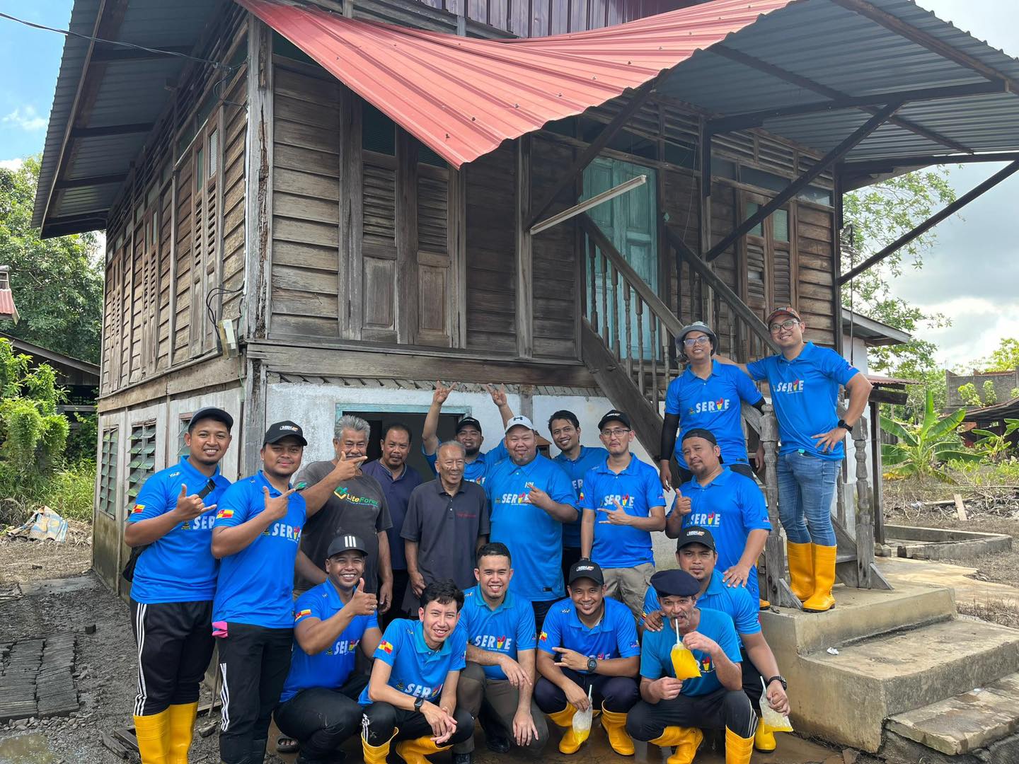 Serve members aid in post-flood works in Alor Setar