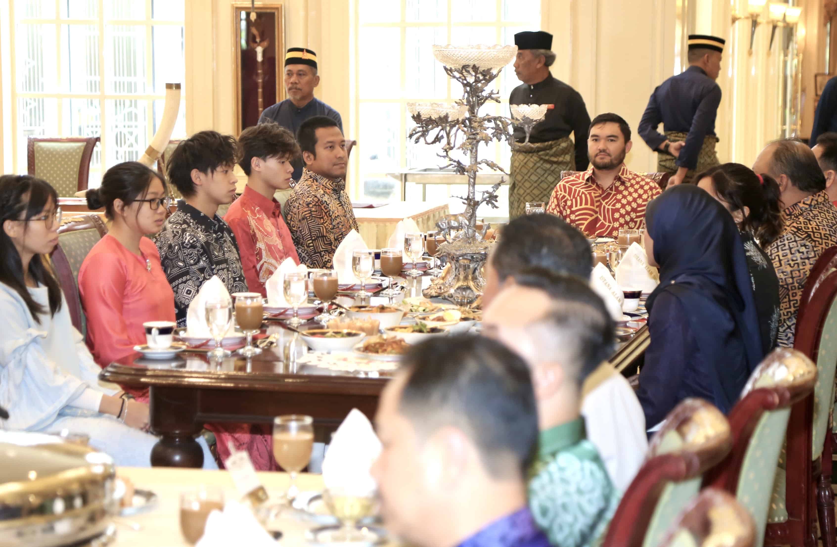 Raja Muda berkenan ke majlis santapan bersama pemenang pingat emas SUKMA Sarawak