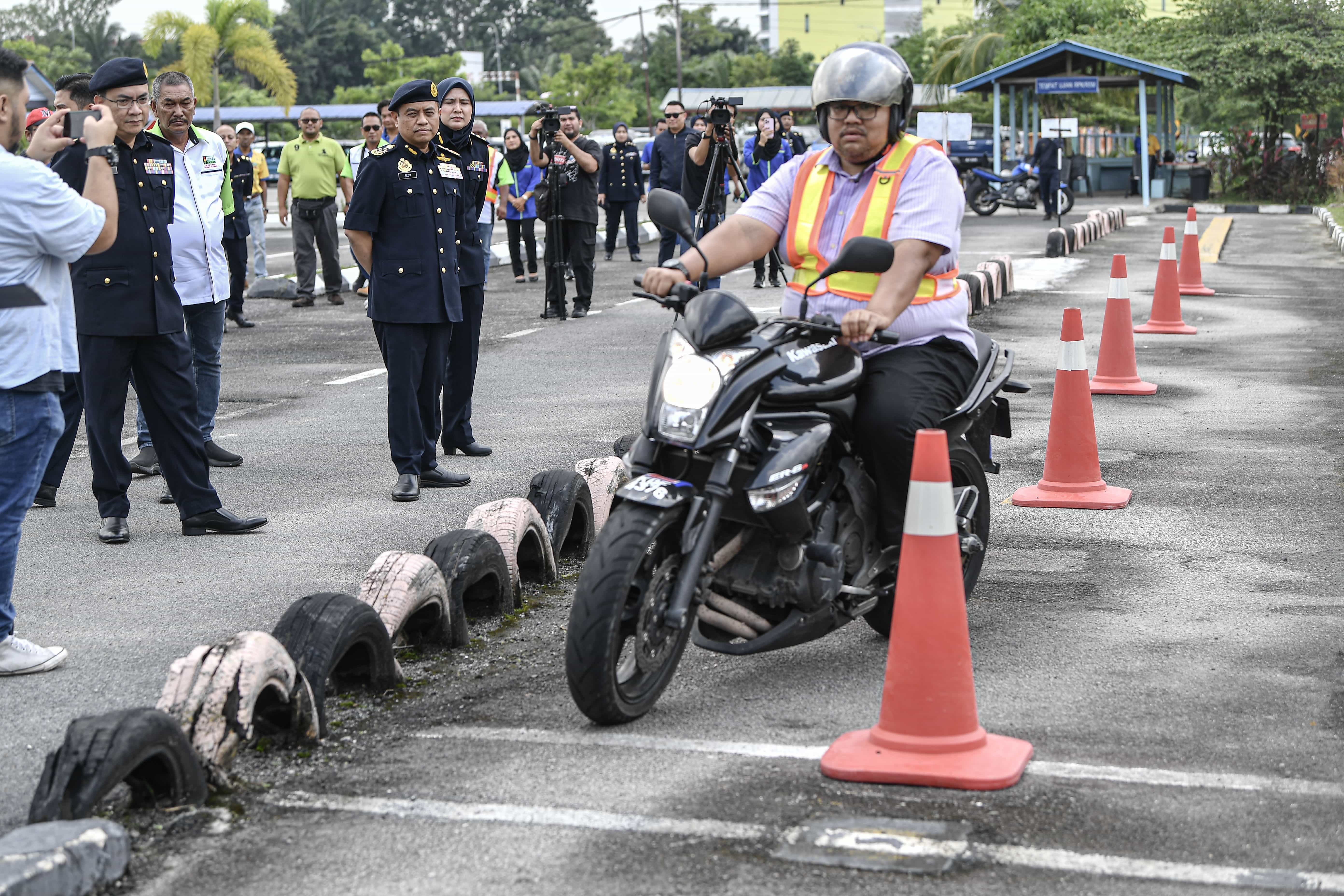 Hanya satu kelas teori untuk lesen motosikal, kereta mulai 1 Ogos