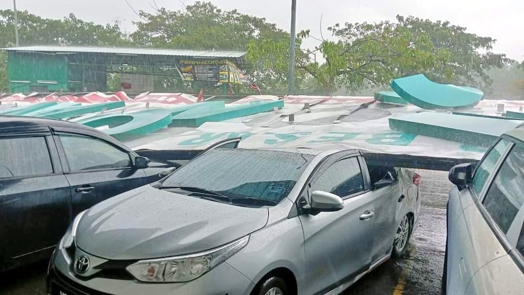 Fallen signboard damages vehicles in Puncak Alam