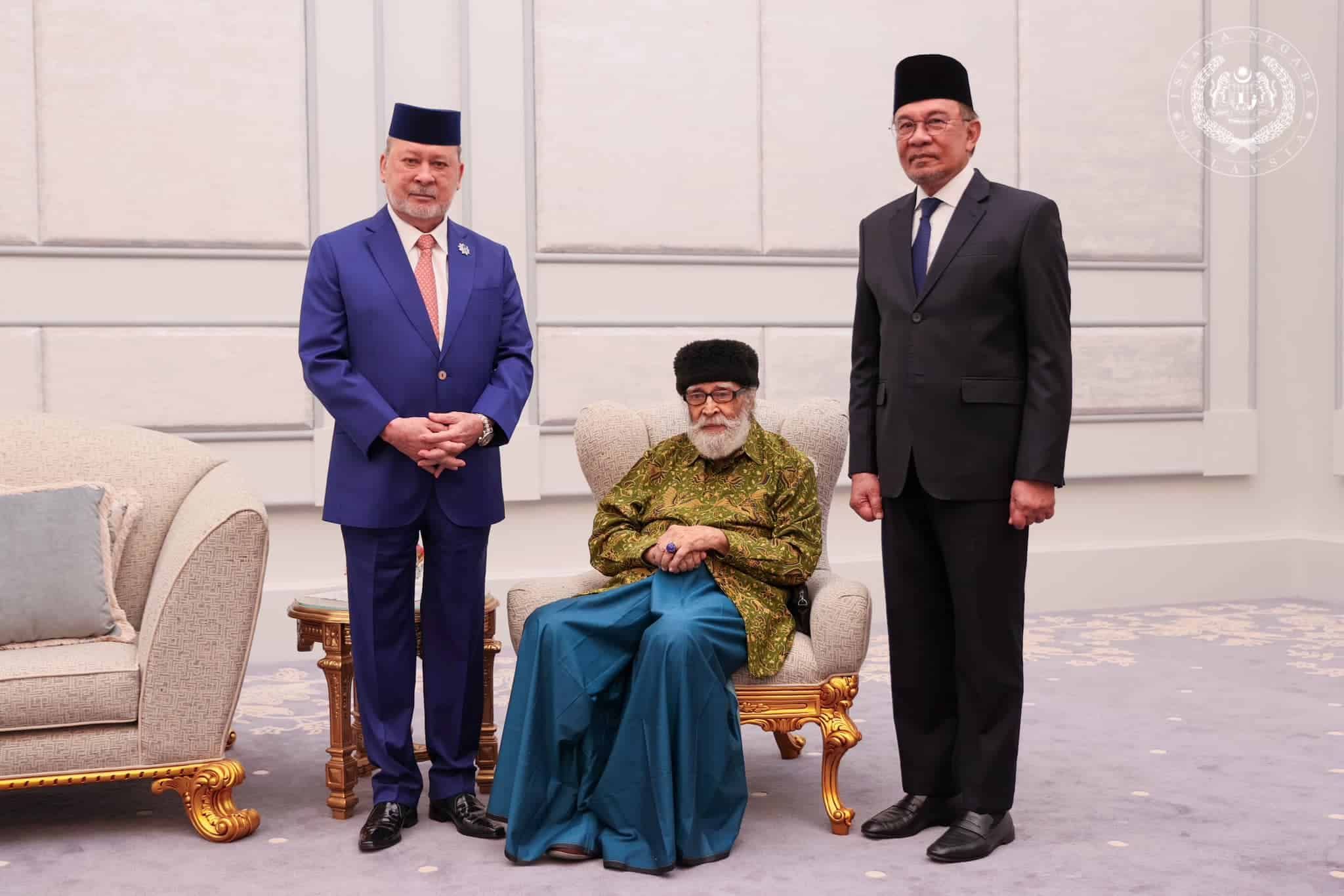 King bestows ‘royal professor’ title to Naquib Al-Attas