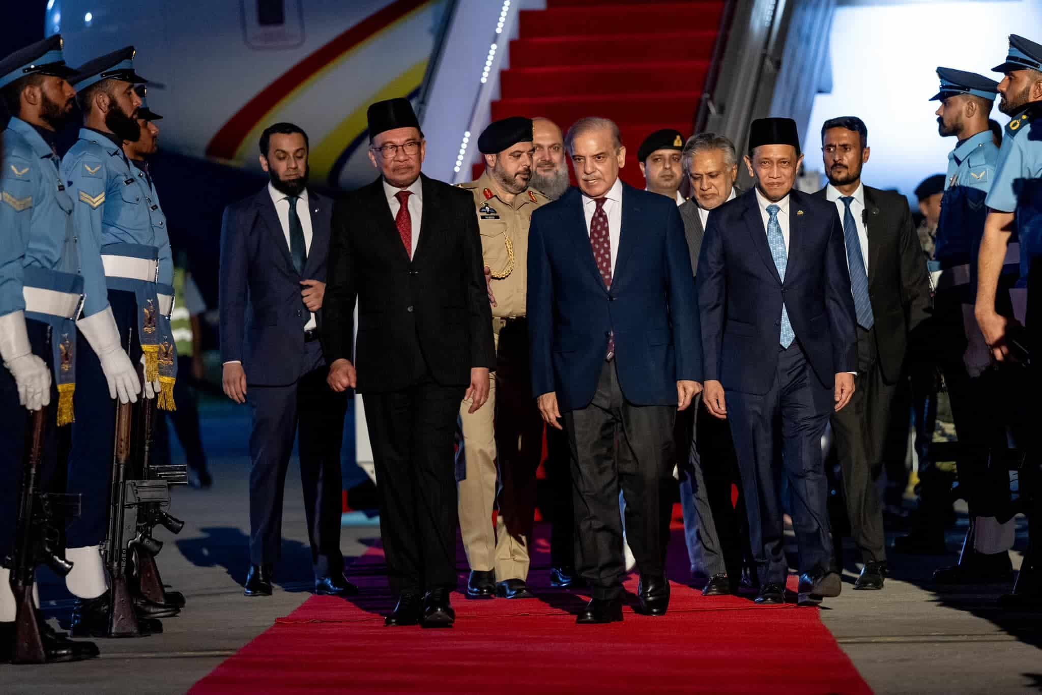 PM arrives in Islamabad for three day visit to Pakistan